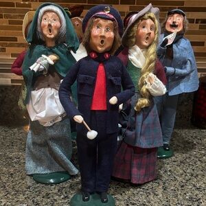 Vintage Byers Choice carolers figurines - set of 7